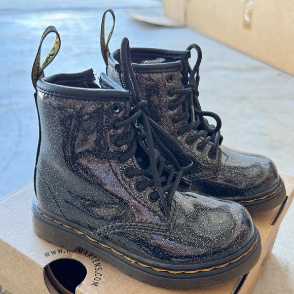 Glitter Dr Martens boots toddler girls in size 8 - Picture 2 of 5